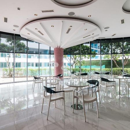 Azure Urban Resort Staycation Маніла Екстер'єр фото