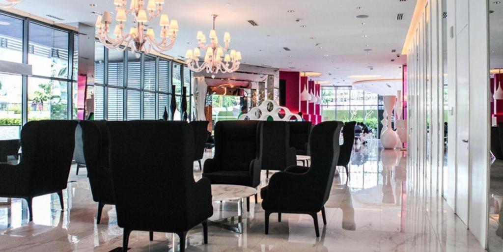 Azure Urban Resort Staycation Маніла Екстер'єр фото